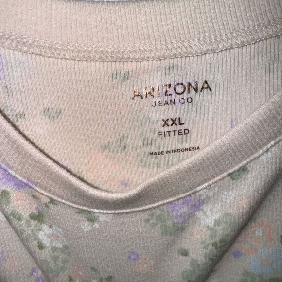 Women's Arizona Juniors Fitted Floral Top - NWT - XXL - Picture 3 of 4